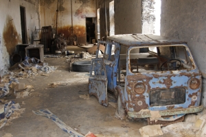 0801-Lanzarotta-Rusted-Garage-Spain