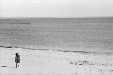 12-08A_img20200327_032G-1Child-On-Beach-Matera-Mare